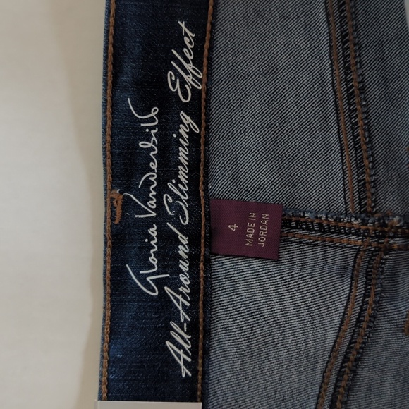 NWT Gloria Vanderbilt Amanda All-Around Slimming Classic Rise Capri Jeans 4 Blue - Picture 2 of 16